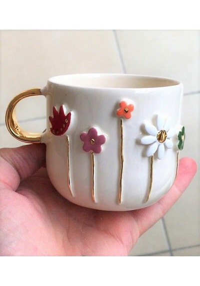 El Yapımı Bahar Çiçekleri Kabartmalı Kupa 24 Ayar Altın Dekorlu 300 Ml Mug Spring Flower Beyaz - Çok Renkli
