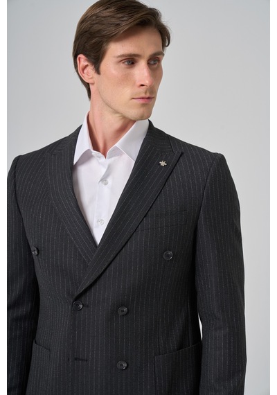 Morven Erkek Füme Poliviskon Trend Çizgili Slim Fit Sivri Yaka Kruvaze Takım Elbise 26ms001007050 Füme Morven Erkek Füme Poliviskon Trend Çizgili Slim Fit Sivri Yaka Kruvaze Takım Elbise 26ms001007050 Füme