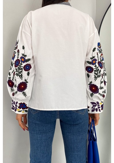 Femelle Kadın Yeni Sezon Dik Yaka Komple Nakış İşlemeli Tasarım Vintage Pamuklu Bluz Beyaz Femelle Kadın Yeni Sezon Dik Yaka Komple Nakış İşlemeli Tasarım Vintage Pamuklu Bluz Beyaz