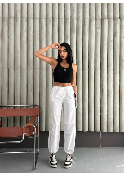 Dizleri Pile Detaylı Paraşüt Pantolon Beyaz