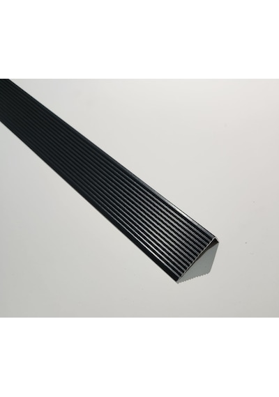 L Model Metal Merdiven Basamak Profili Çıtası Köşebent Bitim Profil Siyah 4cm 2cm 90cm Mat Siyah