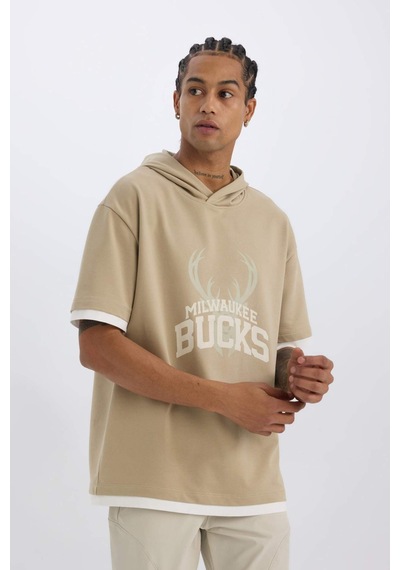 DeFactoFit NBA Milwaukee Bucks Oversize Geniş Kalıp Kapüşonlu Sırt Baskılı Kısa Kollu Tişört D6708AX25SPBG769