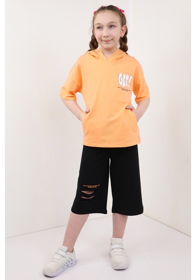 Toontoy Kids Toontoy Kız Çocuk 2'li Takım Baskılı Kapüşonlu Cepli T-shirt & Beli Lastikli Kapri Şort - Lazer Kesim Detaylı Turuncu Toontoy Kids Toontoy Kız Çocuk 2'li Takım Baskılı Kapüşonlu Cepli T-shirt & Beli Lastikli Kapri Şort - Lazer Kesim Detaylı Turuncu