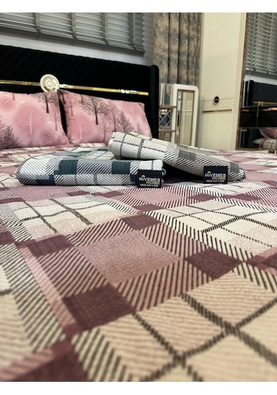 Nivemeshome Lila Desenli 200x230 Tek Pike Örtüsü Çift Kişilik Lila