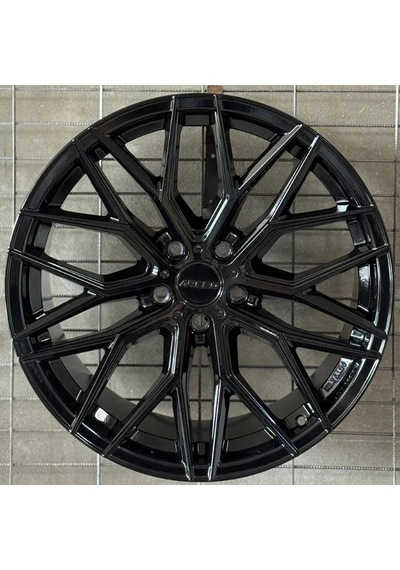 8249400002469 5 112 19 8.5-9.5 Et35-45 Ch73.1 Gloss Black Arceo V