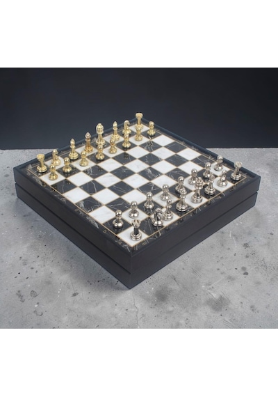 Lüks Sandıklı Metal Satranç Takımı Krom Kaplama Klasik Gold Temalı Figür Mermer Desen Zemin 20 Cm.