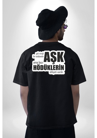 Çok Virajlı Bir Otabandır Aşk, Ama Bazı Hödüklerin Ehliyeti Vardır Yazılı Pamuklu Unisex Oversize Sırt Dijital Baskılı Siyah T-shirt Siyah