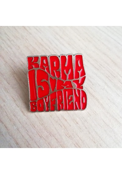 Karma Is My Boyfrıend Yazılı Broş Kırmızı