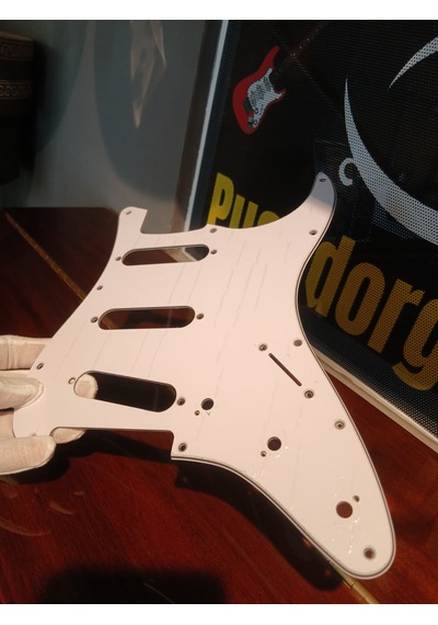 Elektro Gitar Pickguard Beyaz 11 Delik S/s/s Konfigürasyon 4-ply Tortoise Shell Strat Pickguard