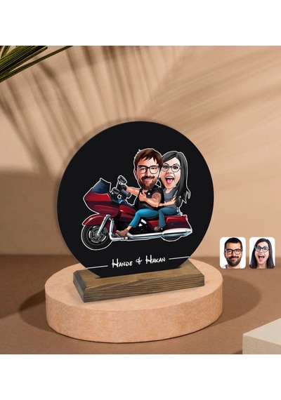 Kişiye Özel Sevgililer Karikatürlü Yuvarlak Ahşap Biblo-103
