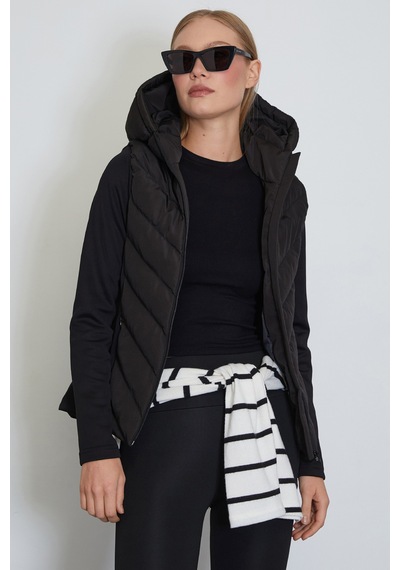 Fullamoda Scuba Kumaş Garnili Kapüşonlu Şişme Mont Siyah