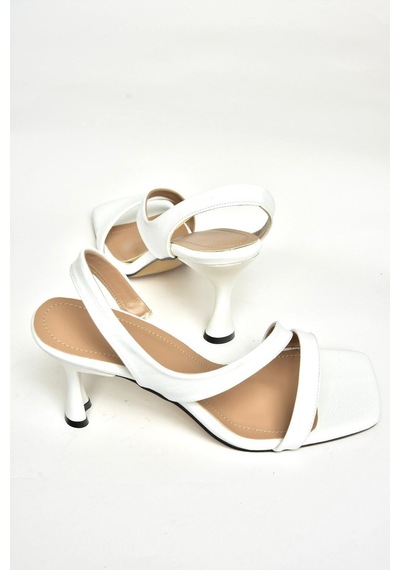 Fox Shoes U404070009 Beyaz İnce Topuklu Kadın Ayakkabı Beyaz Fox Shoes U404070009 Beyaz İnce Topuklu Kadın Ayakkabı Beyaz