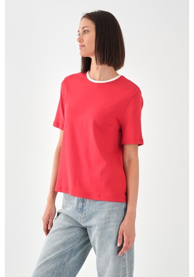 Alexandergardı Kontrast Yakalı Kadın T-shirt Kırmızı