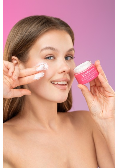 Volkan Ates Natural & Beauty Gül Özlü Nemlendirici Krem Cam Kavanoz 50 Ml