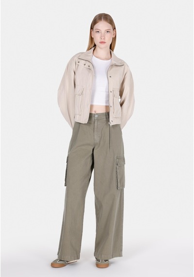 Colin's Colins Regular Fit Orta Bel Geniş Paça Kadın Yeşil Pantolon Cl1072481 Q1.v1 Kha Haki Colin's Colins Regular Fit Orta Bel Geniş Paça Kadın Yeşil Pantolon Cl1072481 Q1.v1 Kha Haki
