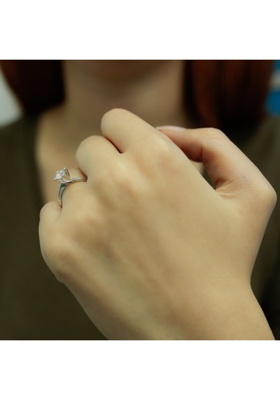 Lova E Renk 0,45 Karat Pırlanta Tektaş Yüzük - HRD Sertifikalı