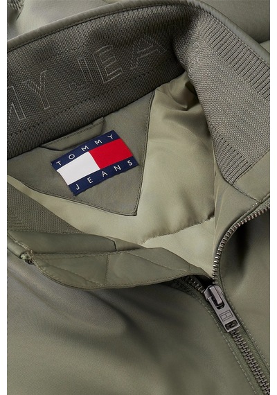 Tommy Jeans Su İtici Logolu Relaxed Fit Dik Yaka Mont Erkek Mont Dm0dm21936 M04 Yeşil