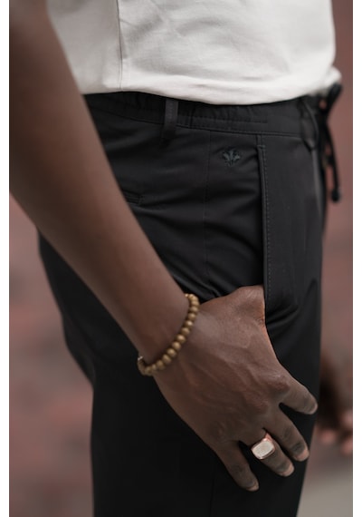Paul Martin Regular Fit Likralı Paraşüt Kumaş Beli İplikli Ve Lastikli Jogger Pantolon Siyah Paul Martin Regular Fit Likralı Paraşüt Kumaş Beli İplikli Ve Lastikli Jogger Pantolon Siyah