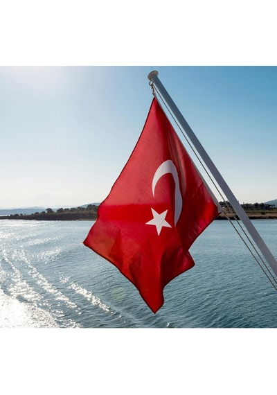 Premium Türk Bayrağı 70x105cm - Nefes Alabilir 125gr Rashel Kumaş, Çift Dikişli, Sağlam Kulplu, Uv Ve Solmaya K