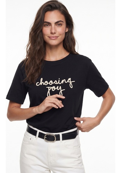 Onloox Kadın Siyah Siyah Pamuklu Kayık Yaka Rahat Kalıp Kısa Kollu Önü Nakışlı Yazı İşlemeli T-shirt