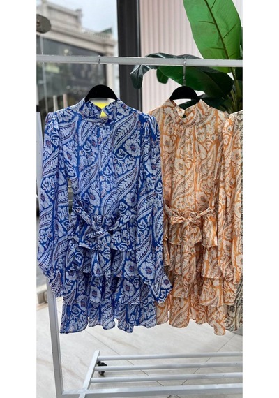 Fashion Cocktail Vatkalı Omuz Katlı Etek İthal Soft Otantik Desen Şifon Kumaşlı Uzun Kol Baharlık Mini Elbise Mavi Fashion Cocktail Vatkalı Omuz Katlı Etek İthal Soft Otantik Desen Şifon Kumaşlı Uzun Kol Baharlık Mini Elbise Mavi