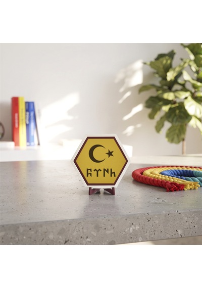 Minimalist Göktürkçe Türk Dekoratif Obje, Ofis Ve Çalışma Alanları İçin Şık Tasarım 10x10 Cm, Sarı