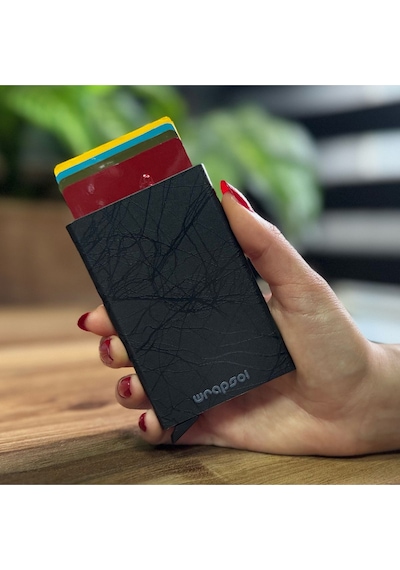 Wrapsol Rfid Korumalı Alüminyum Otomatik Mekanizmalı Kredi Kartlık Desenli Prizma Gri Çizgisel Kabartmalı Siyah Çizgisel Kabartmalı Siyah
