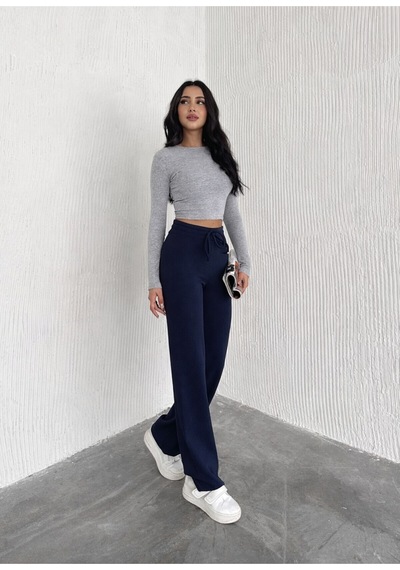 Gugus Kadın Bol Paça İçi Polarlı Fitilli Pantolon Içi Wide Leg Eşofman Altı Füme Lacivert Gugus Kadın Bol Paça İçi Polarlı Fitilli Pantolon Içi Wide Leg Eşofman Altı Füme Lacivert