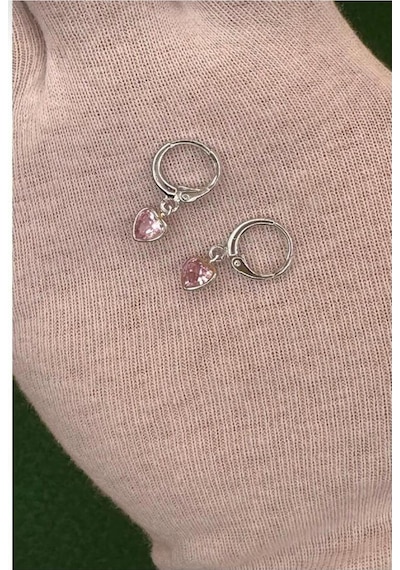 Kadın Gümüş Renk Zirkon Taşlı Kalpli Minimal Küpe Pembe