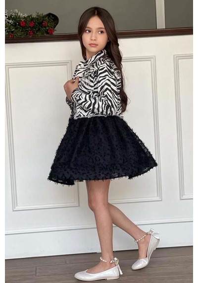 Riccotarz Kız Çocuk Bisiklet Yaka Penye T-shirt Zebra Desenli Jean Ceket Üzeri Kırçıllı Siyah Etekli Takım Siyah Riccotarz Kız Çocuk Bisiklet Yaka Penye T-shirt Zebra Desenli Jean Ceket Üzeri Kırçıllı Siyah Etekli Takım Siyah