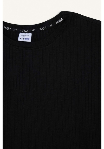 DeFactoFit Cropped Fit Bisiklet Yaka Sporcu Kısa Kollu Tişört E2536AX25SMBK81