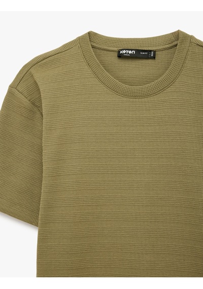 Koton Kısa Kollu Dokulu Bisiklet Yaka Pamuklu Slim Fit Tişört Haki 6sam10281mk Haki