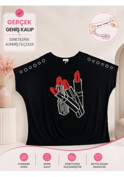 Büyük Beden Geniş Yaka Kolları Taş Detaylı Baskılı Taş İşlemeli Kısa Kollu Oversize Kadın Bluz Siyah Büyük Beden Geniş Yaka Kolları Taş Detaylı Baskılı Taş İşlemeli Kısa Kollu Oversize Kadın Bluz Siyah