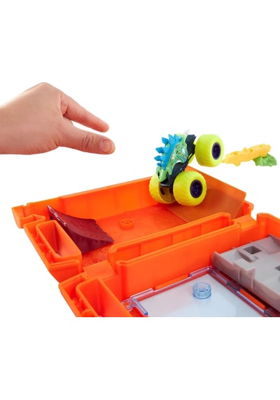 Monster Trucks Taşınabilir Oyun Seti Hxt04