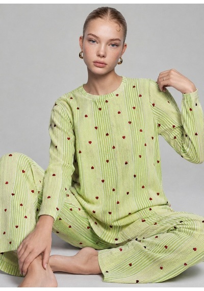 Kadın Çizgili Kalp Desenli Uzun Yeşil Pijama Takımı