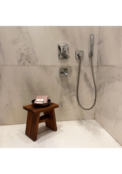 Shark Anatolia İroko Ahşap Banyo Taburesi Oturak Ve Oksit Bakır Hamam Tası Seti Çok Renkli