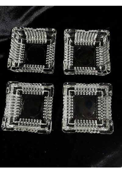 4 Adet Kare Büyük Cam Küllük 10x10 4 Adet Kare Cam Büyük Küllük 10x10 Cam Beyaz Kare