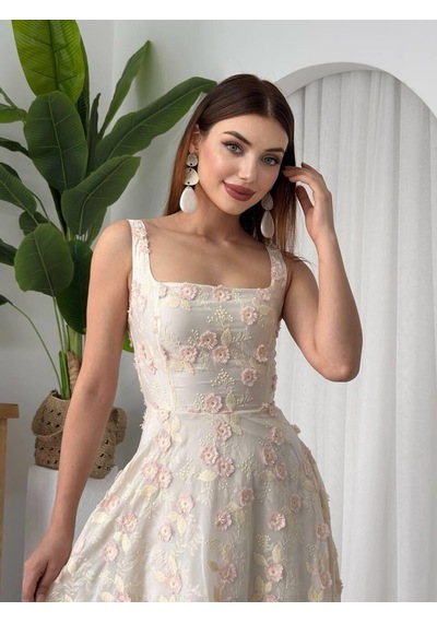 Nils Butik Pudra Çiçek İşlemeli İthal Yoryo Şifon Kare Yaka Askılı Midi Elbise Beyaz