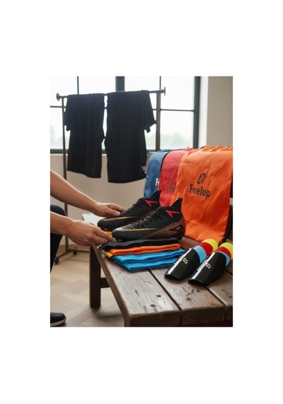 Football Unisex Krampon Set 1 Adet Çanta, + 1 Adet Çorap + 1 Adet Tekmelik Siyah