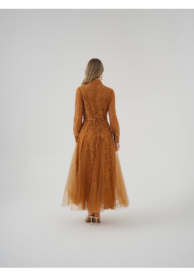 Serpil Exclusive Dantel Ve Tül Detaylı Uzun Kollu Belden Kuşaklı Elbise Camel