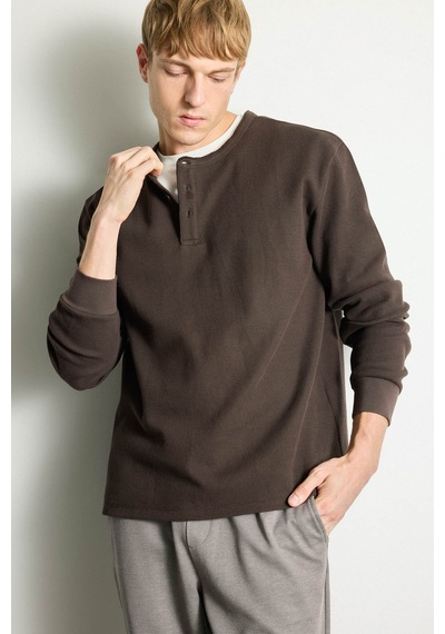 Defacto Regular Fit Waffle Dokulu Henley Yaka Uzun Kollu Basic Tişört I2067ax26aubn116 Kahve-bn116