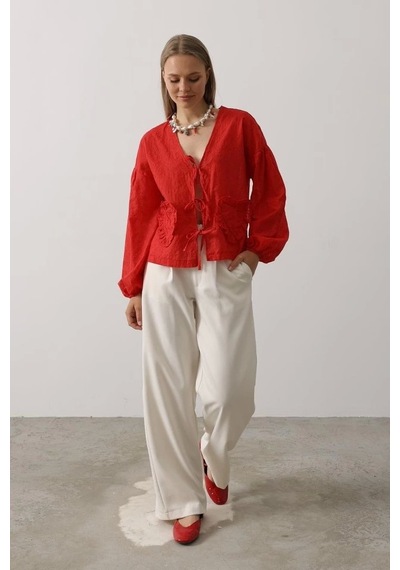 Defymoda Kalp Detaylı Bağlamalı Brode Bluz - Kırmızı Kırmızı