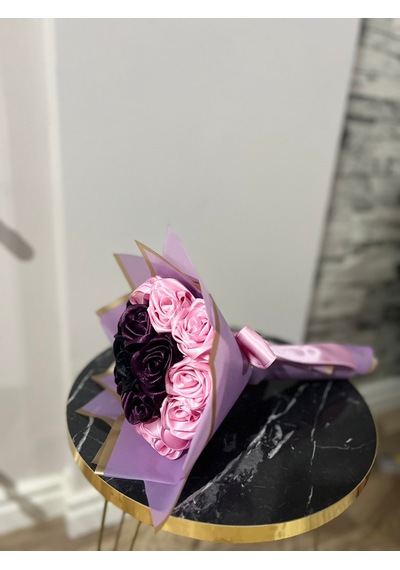 Pembe Mor Saten Gül Buketi Çiçek Açık Renk