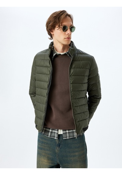 Koton Dik Yaka Etiket Detaylı Lateks Kumaş Slim Fit Şişme Ceket Haki 5wam20029hw Haki Koton Dik Yaka Etiket Detaylı Lateks Kumaş Slim Fit Şişme Ceket Haki 5wam20029hw Haki