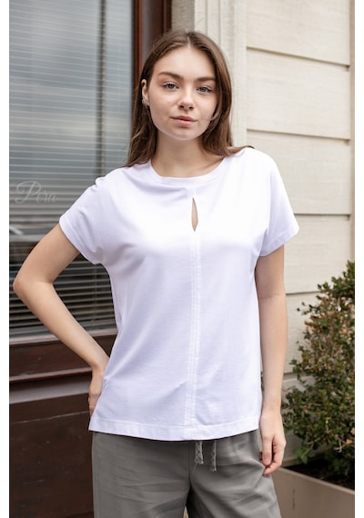 Kadın İpeksi Yumuşak Kumaş Geniş Sıfır Yaka Önü Pencereli Yanları Yırtmaçlı Tshirt Bluz-beyaz Beyaz Kadın İpeksi Yumuşak Kumaş Geniş Sıfır Yaka Önü Pencereli Yanları Yırtmaçlı Tshirt Bluz-beyaz Beyaz