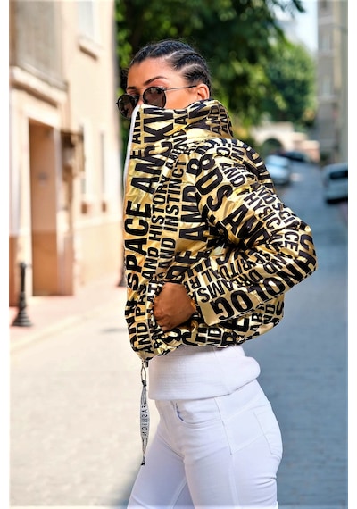Keyifli Moda Kadın Gold Parlak Yazılı Dik Yaka Kısa Şişme Mont