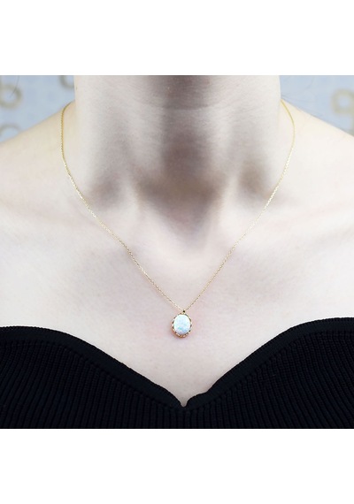 Opal Taşlı Oval Altın Kolye