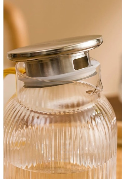 Qerhome Borosilikat Cam Çizgili Sürahi Gold Saplı Metal Kapaklı 1500 Ml