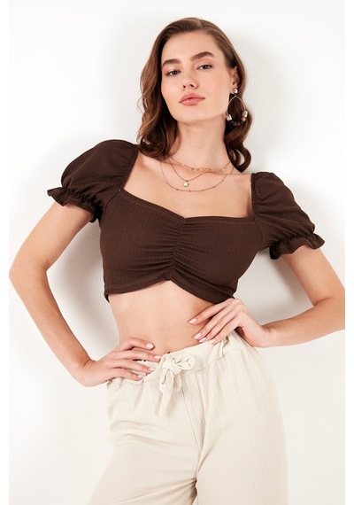 Lela Slim Fit Büzgü Detaylı Kalp Yaka Crop Bayan Bluz 5865601 Kahve