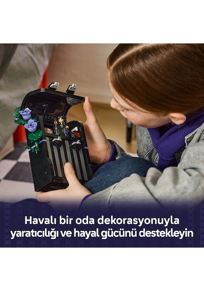 LEGO® Wednesday Sırt Çantası 76787 - 9 Yaş ve Üzeri Çocuklar için Mini Bebek Figürü İçeren Yaratıcı Oyuncak Yapım Seti (401 Parça)